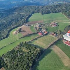 Flugwegposition um 15:17:59: Aufgenommen in der Nähe von Gemeinde Feistritz am Wechsel, Österreich in 1229 Meter